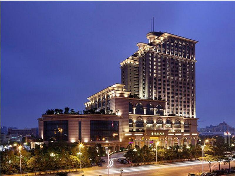 Sovereign Hotel Zhanjiang Bagian luar foto