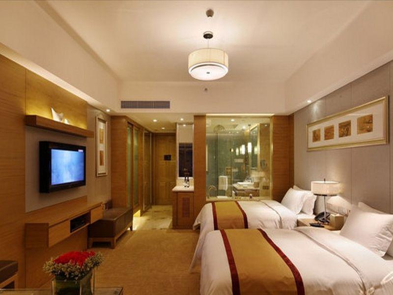 Sovereign Hotel Zhanjiang Bagian luar foto