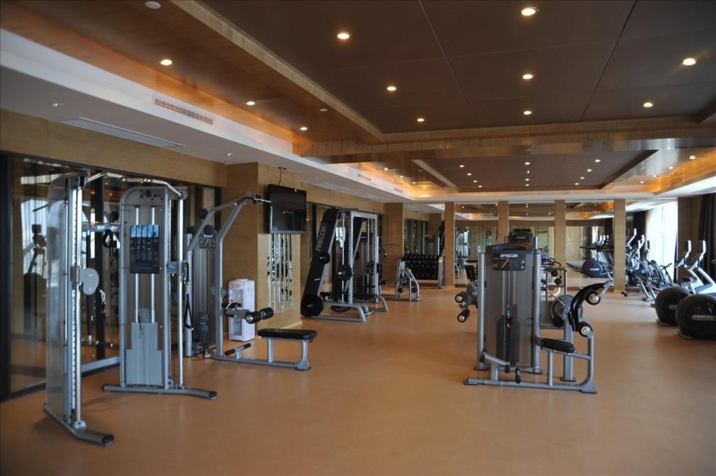 Sovereign Hotel Zhanjiang Bagian luar foto