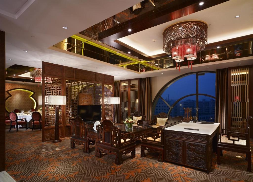 Sovereign Hotel Zhanjiang Bagian luar foto