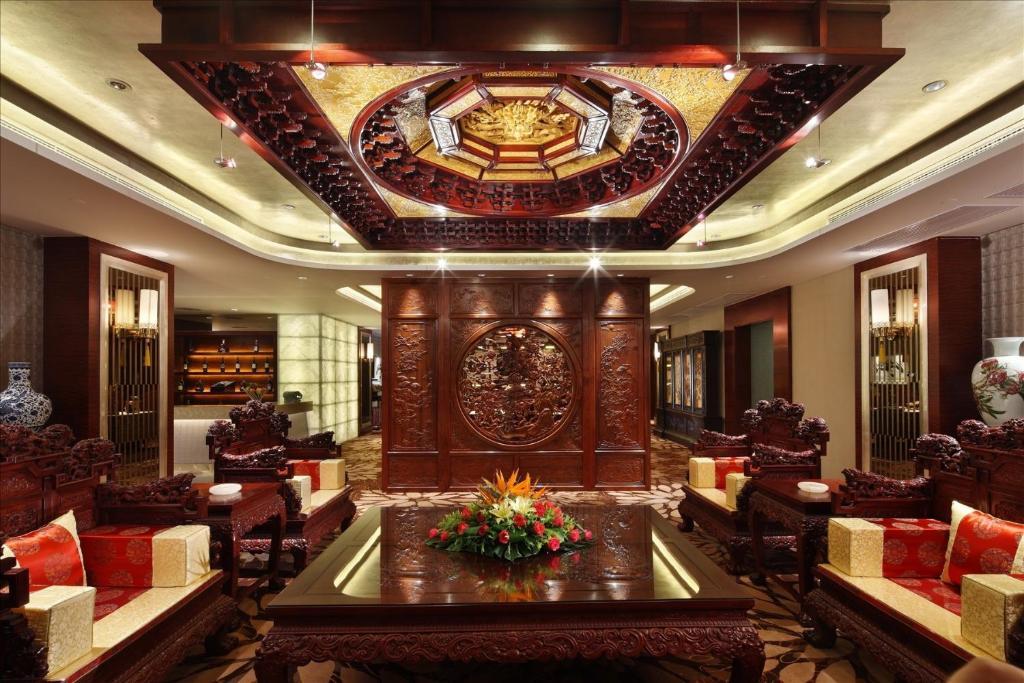 Sovereign Hotel Zhanjiang Bagian luar foto