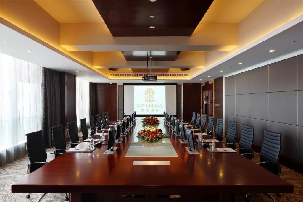 Sovereign Hotel Zhanjiang Bagian luar foto