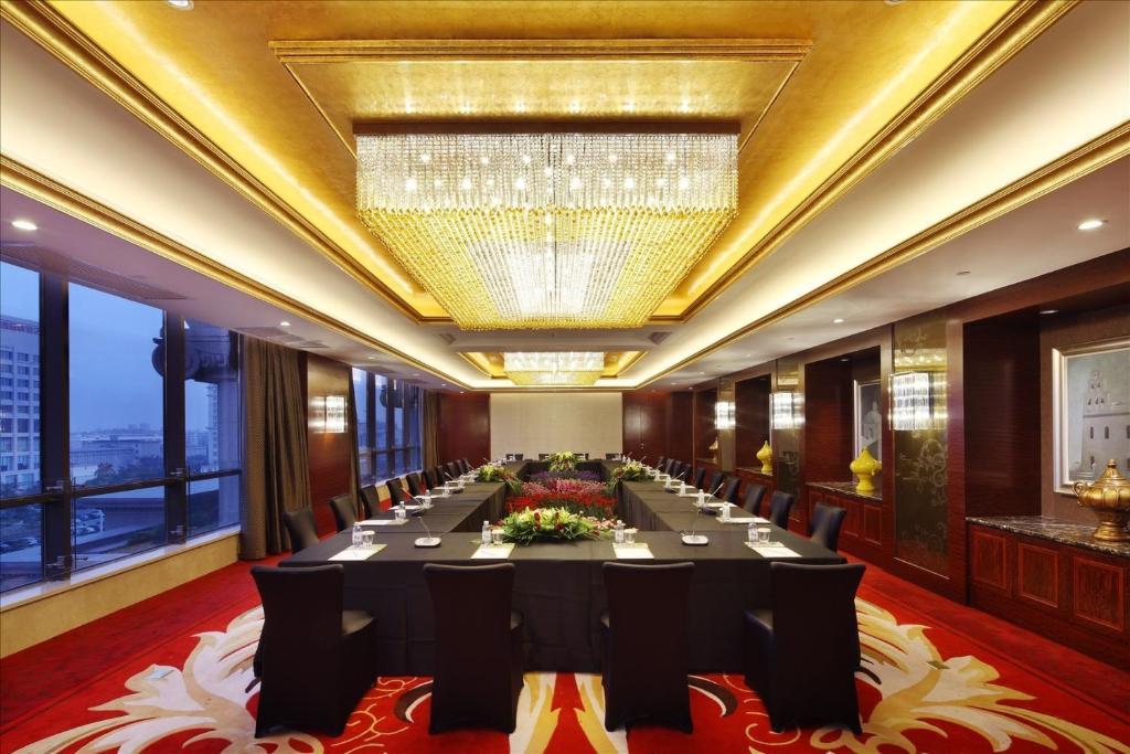 Sovereign Hotel Zhanjiang Bagian luar foto
