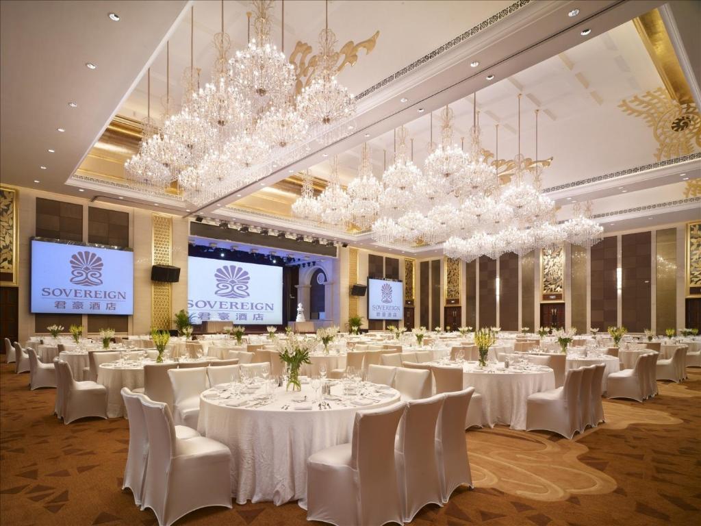 Sovereign Hotel Zhanjiang Bagian luar foto