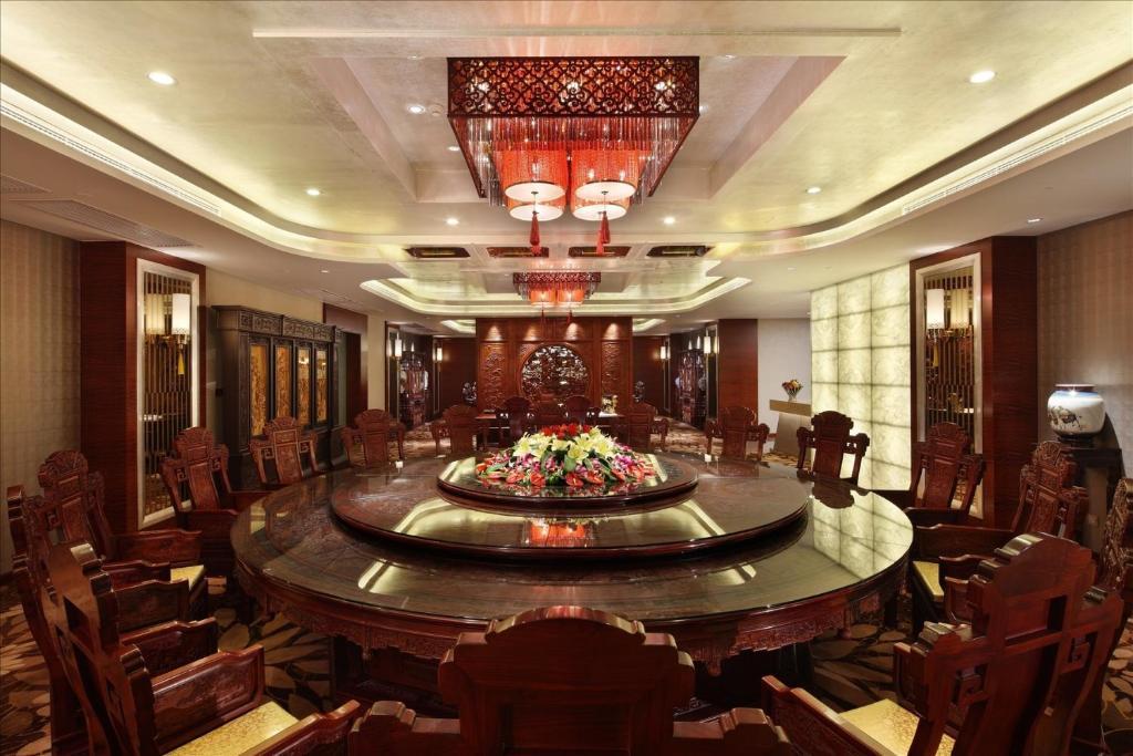 Sovereign Hotel Zhanjiang Bagian luar foto
