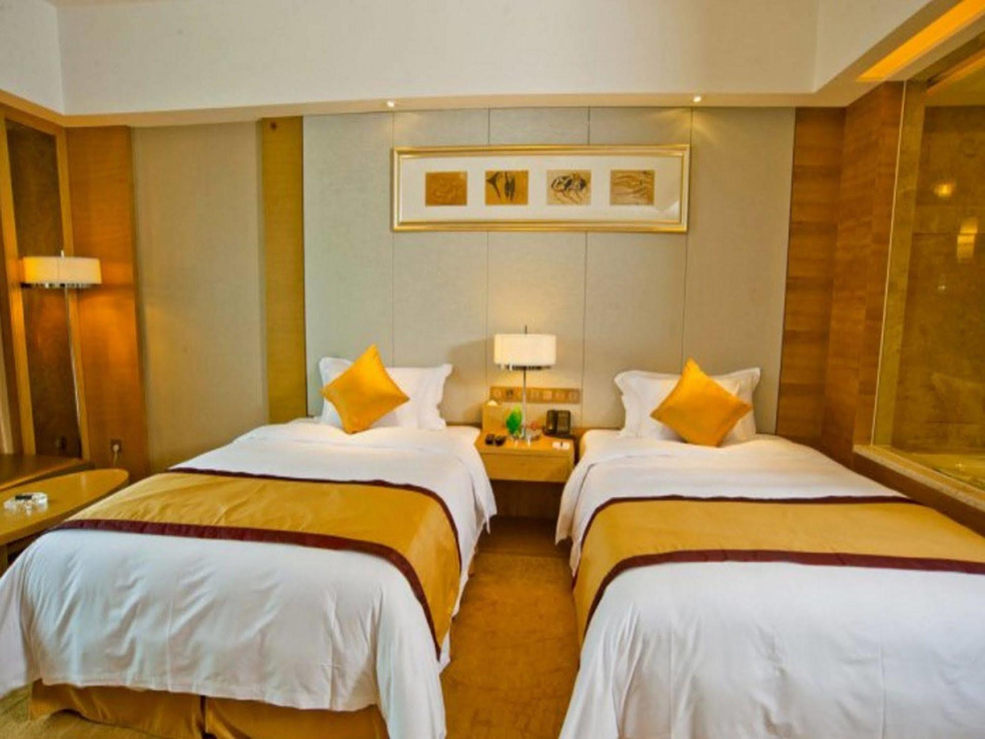 Sovereign Hotel Zhanjiang Bagian luar foto