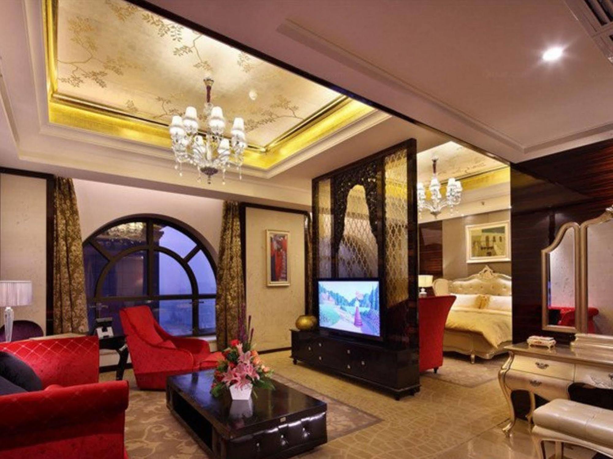 Sovereign Hotel Zhanjiang Bagian luar foto