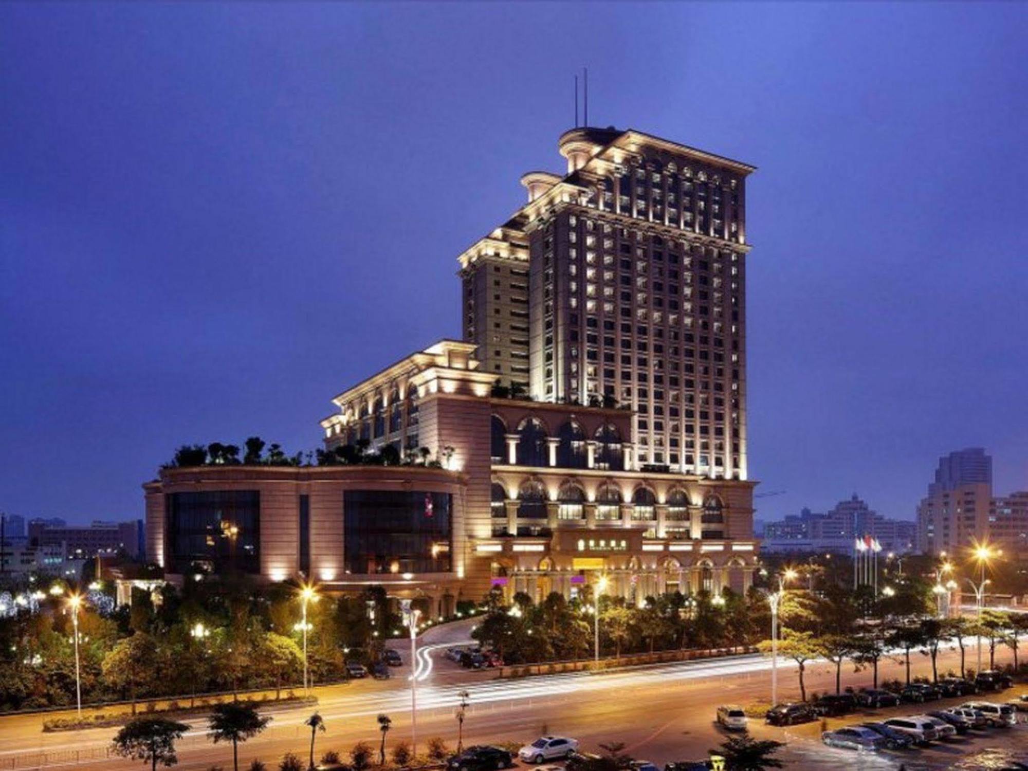Sovereign Hotel Zhanjiang Bagian luar foto
